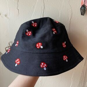 Mushroom bucket hat black and red with polkadots